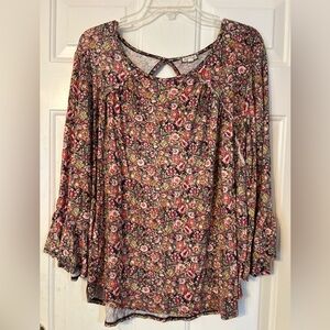 Floral bell sleeve loose top, size 2X